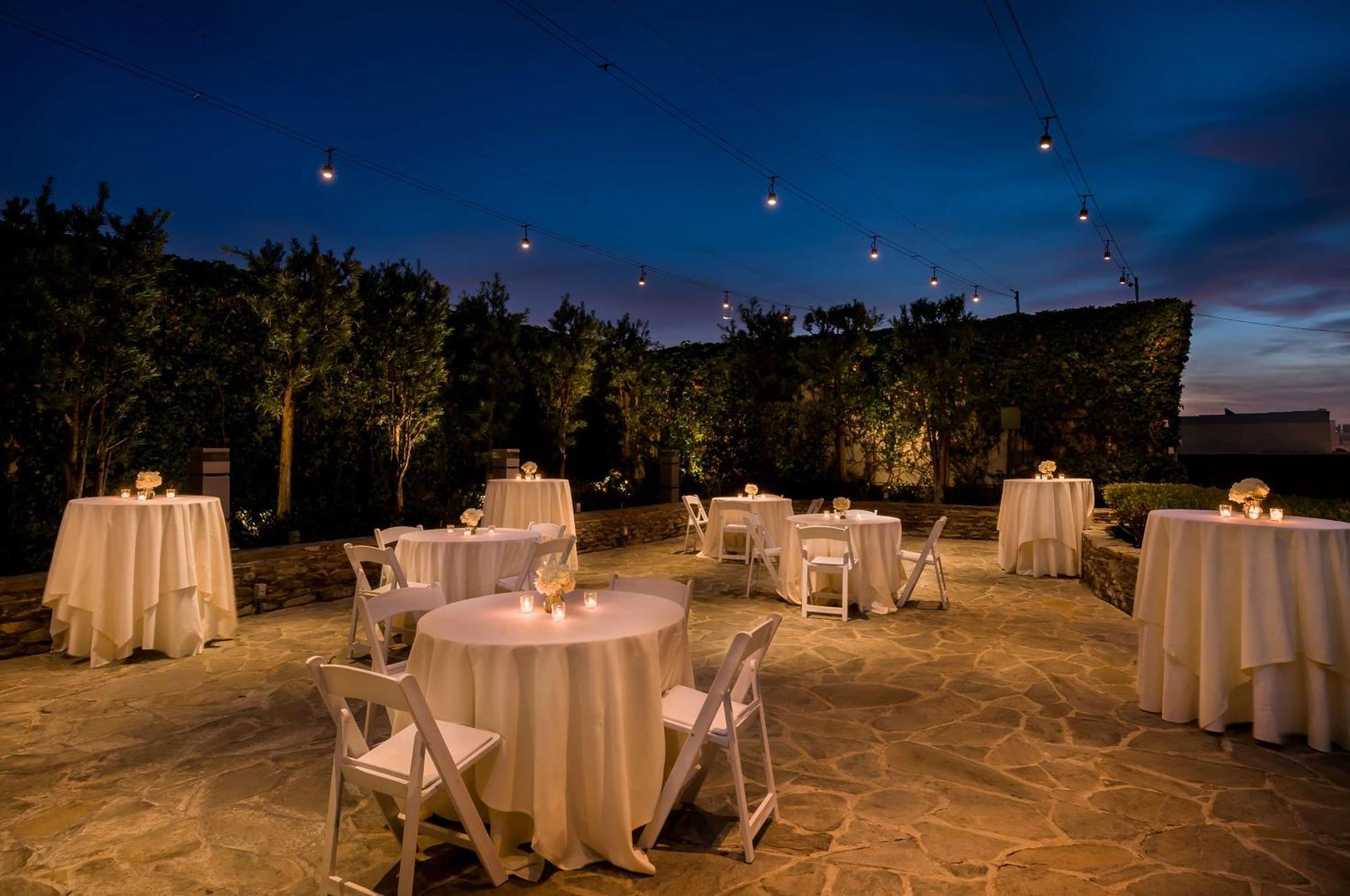 Doubletree By Hilton Los Angeles Downtown Exterior photo