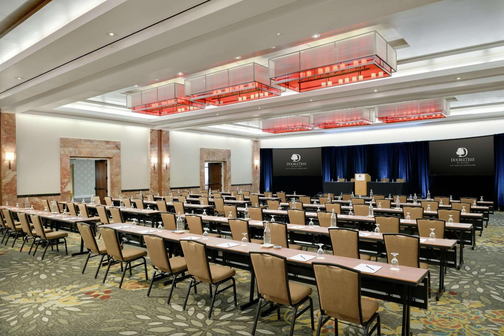 Doubletree By Hilton Los Angeles Downtown Exterior photo