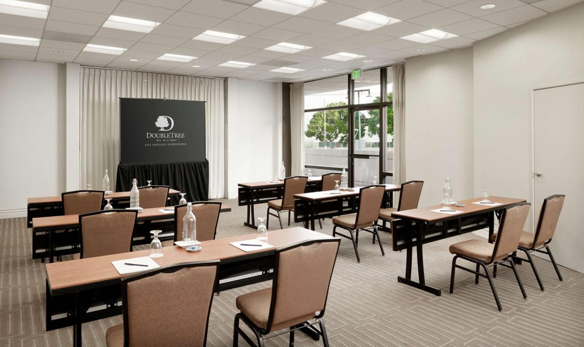 Doubletree By Hilton Los Angeles Downtown Exterior photo